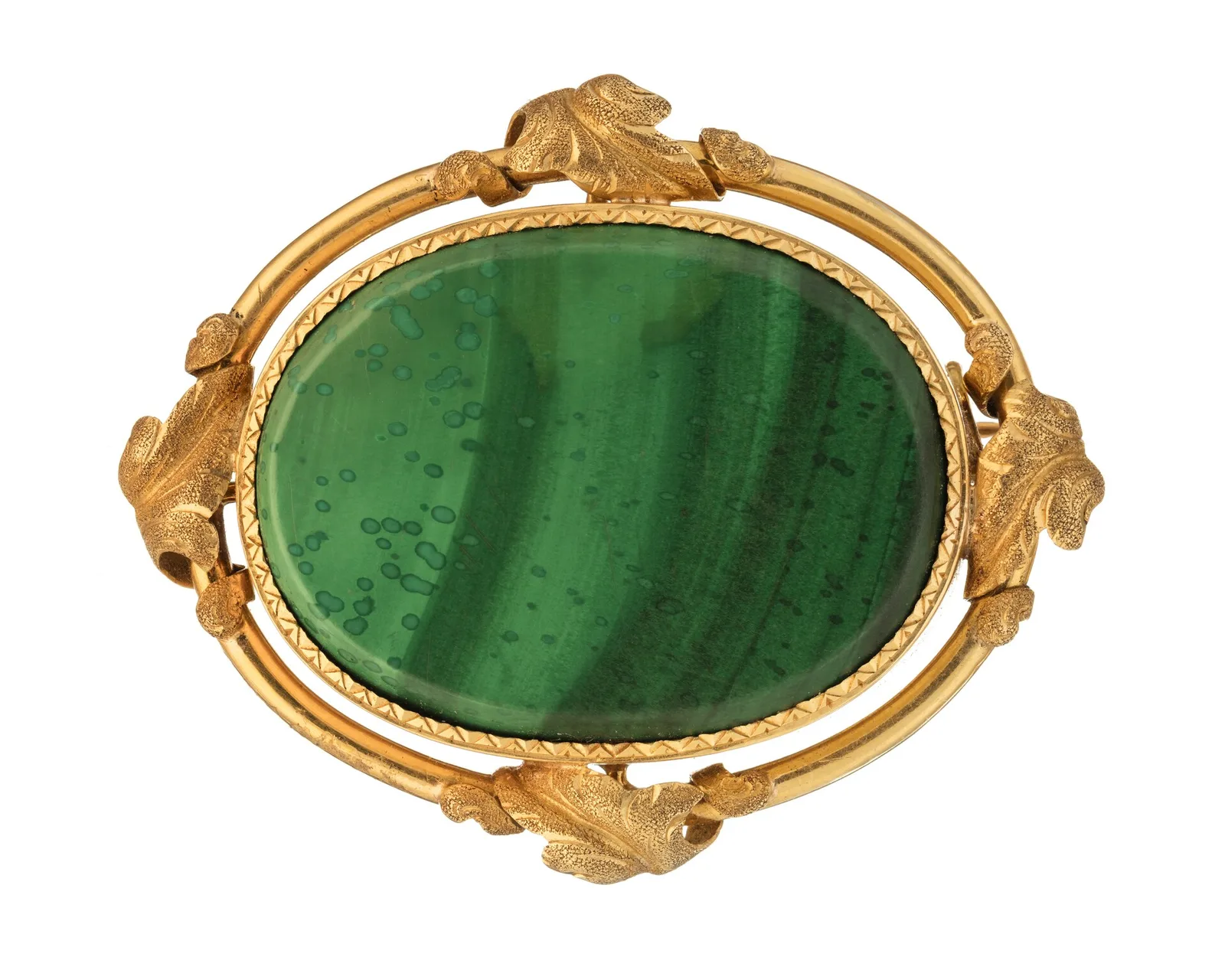 Circular gold jewel with an oval pane of banded malachite in a milled rim, four oak leaves set around the frame