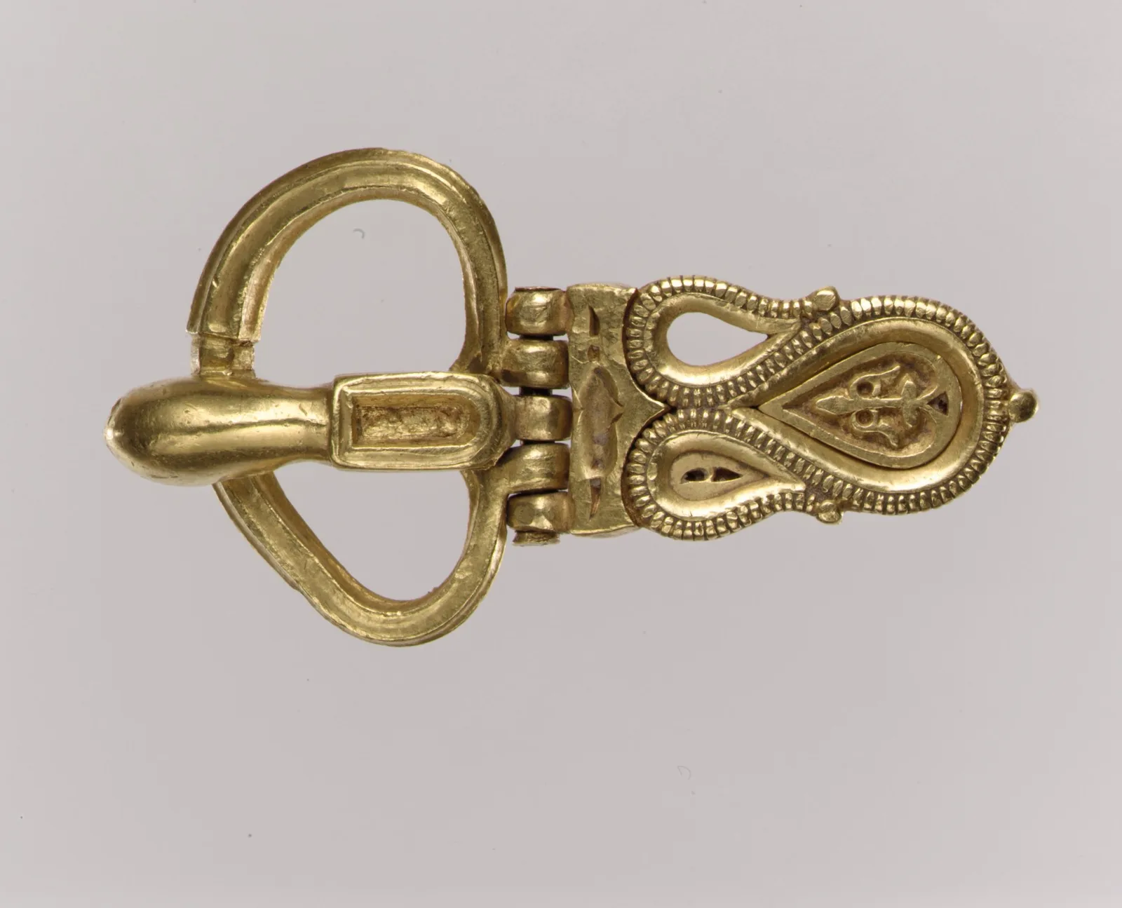 Langobardic or Byzantine gold buckle with a smooth loop and a teardrop plate bordered in beaded wire and granulation