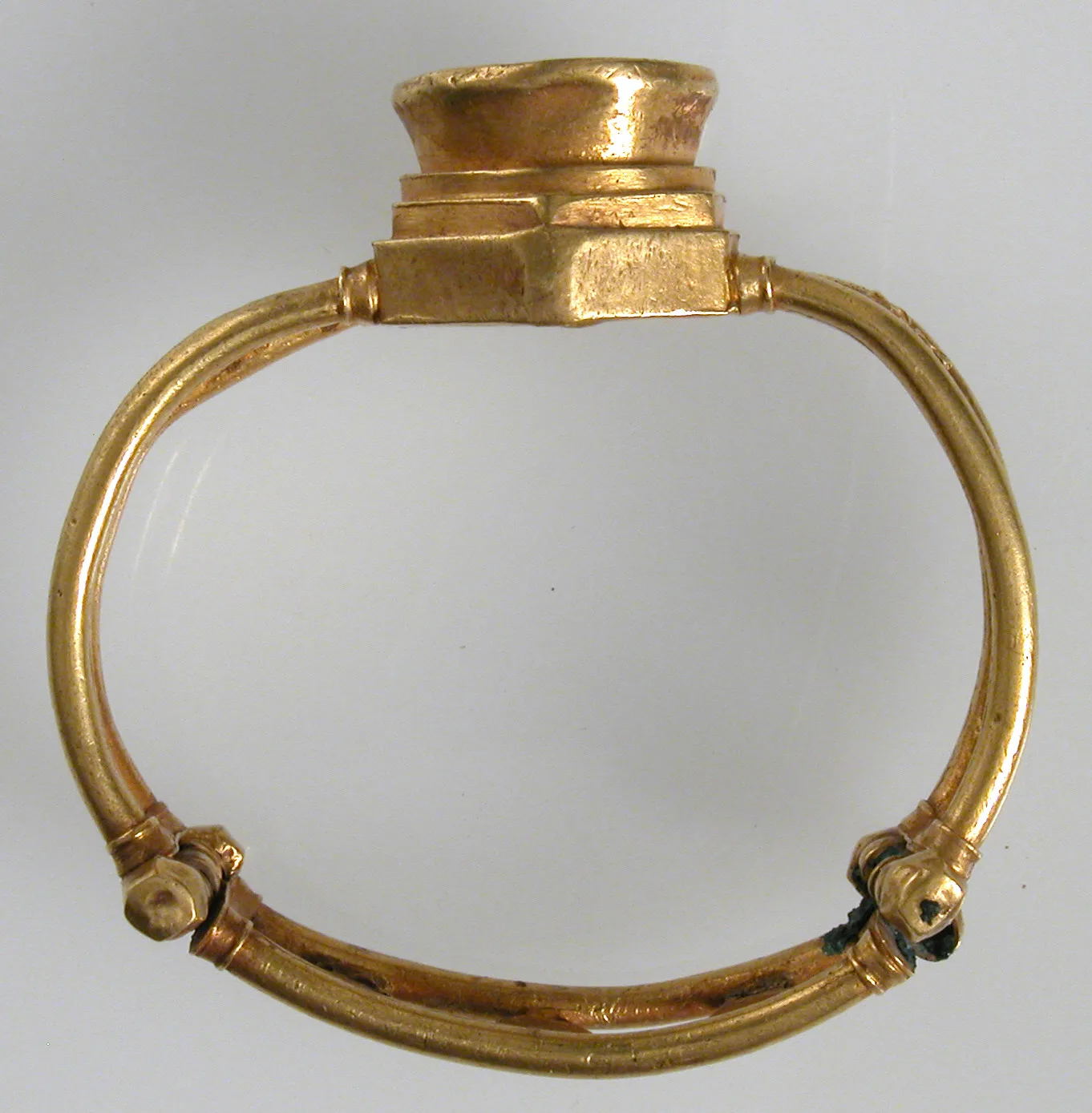 A Byzantine gold bracelet with black niello lines in leaf and geometric borders