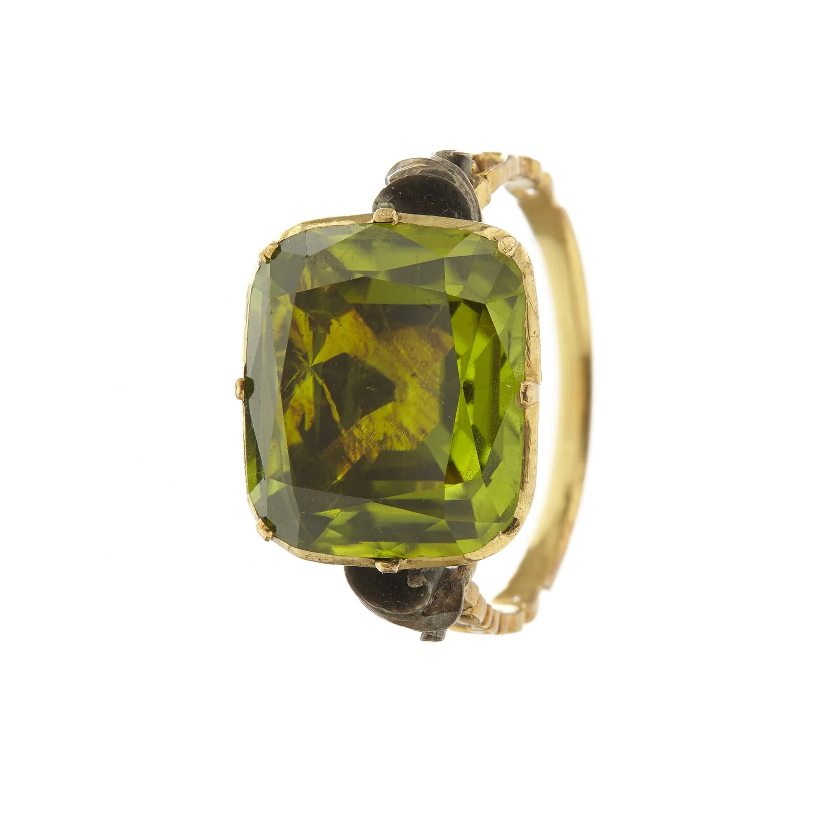 Seventeenth-century gold ring with a large square lime-olive peridot, dark enamel at the shoulders