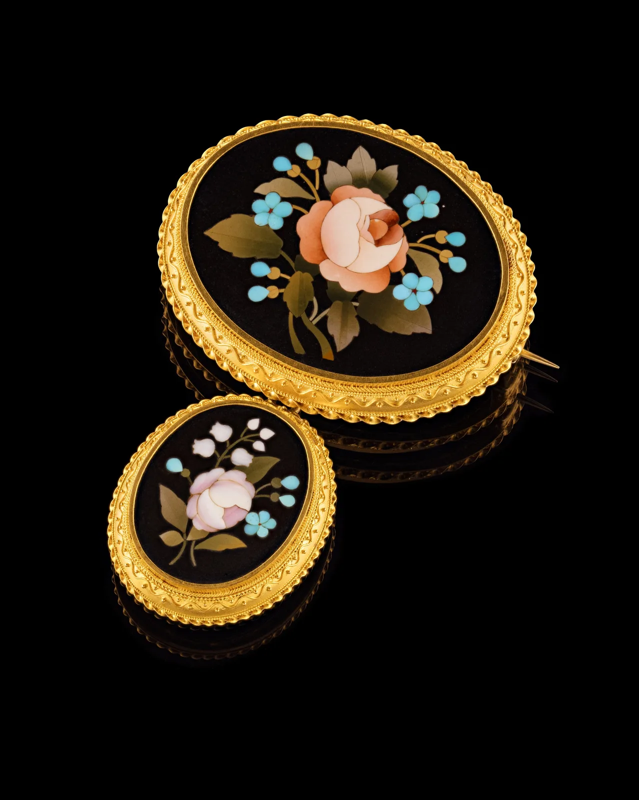 A florentine mosaic brooch of a bird and a flowering sprig on a black ground, Hallwylska museet, 1870