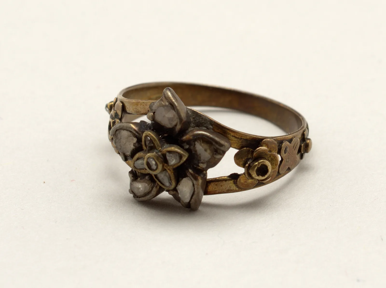 French gold ring with a double flower head of rose-cut diamonds held in tiny claws