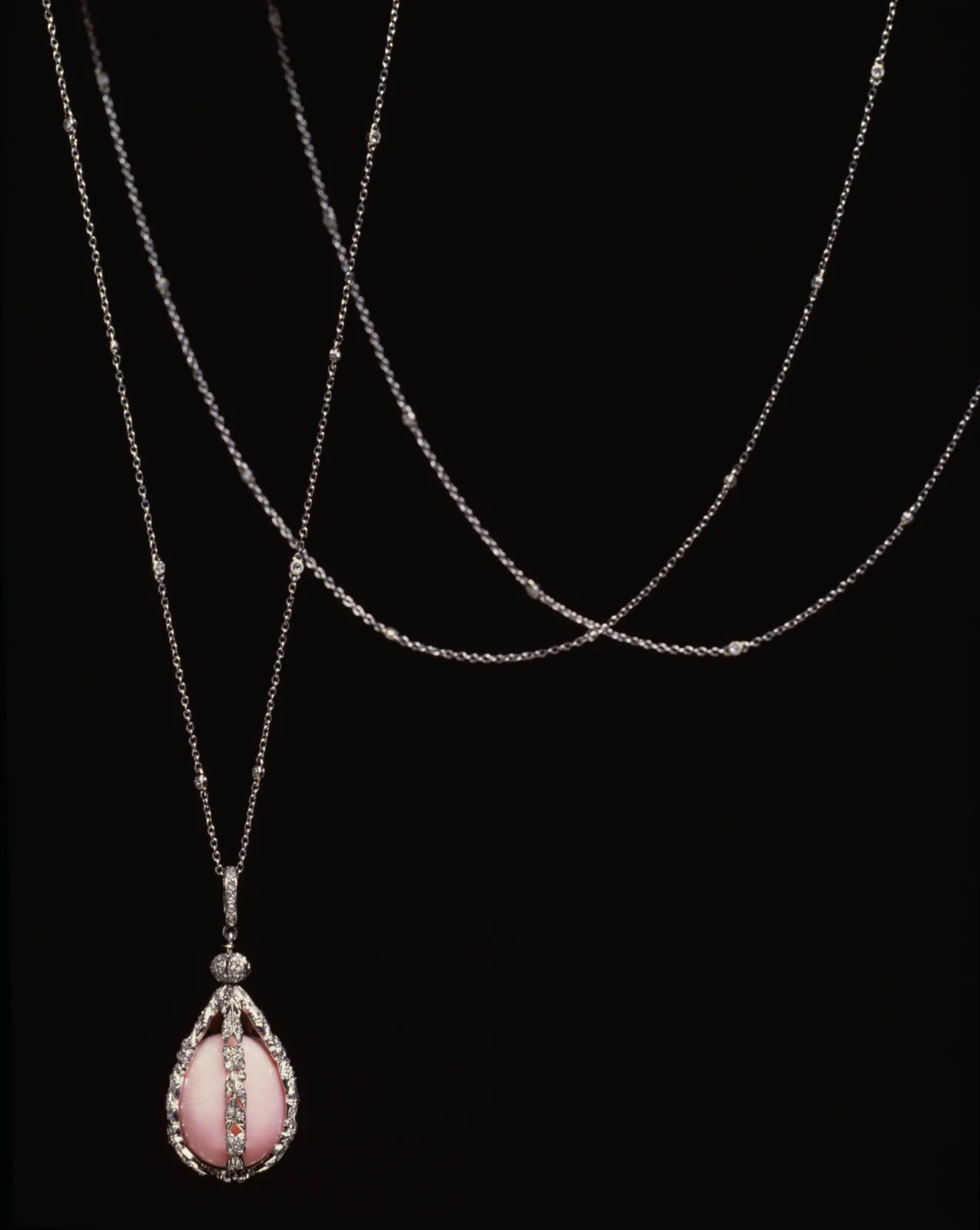 Tiffany & Co. sautoir with a pearl pendant in a diamond cage on a long fine chain