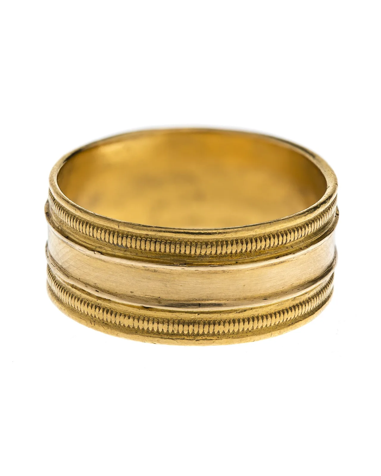 Wide gold finger ring with a plain center and two milled rims, the band as the whole jewel