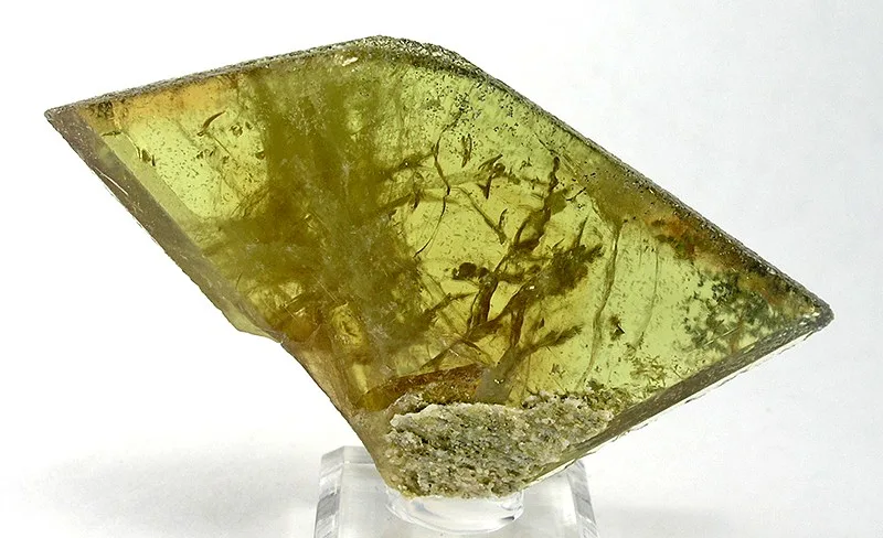 A twinned green titanite, a glassy chevron on a white ground