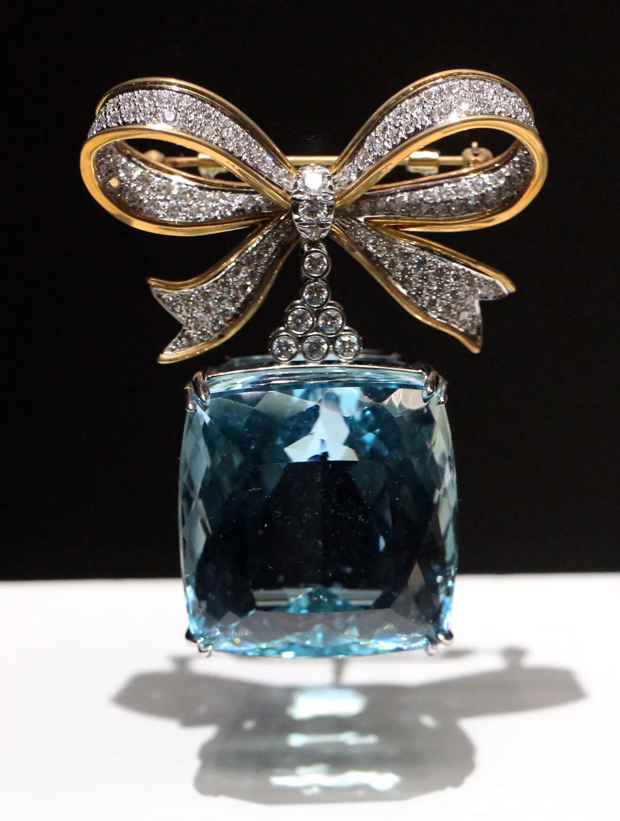 Jean Schlumberger bow brooch for Tiffany with a large aquamarine drop