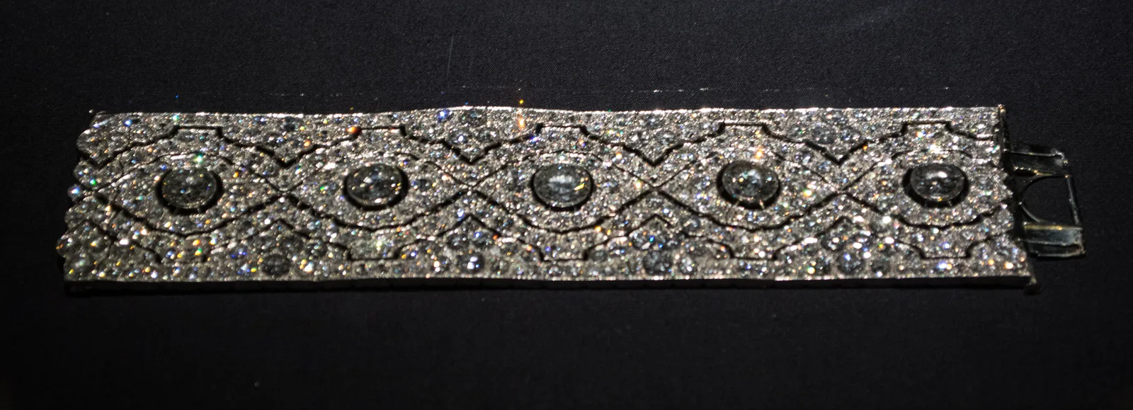 Van Cleef & Arpels wide diamond bracelet with interlocking circular medallions
