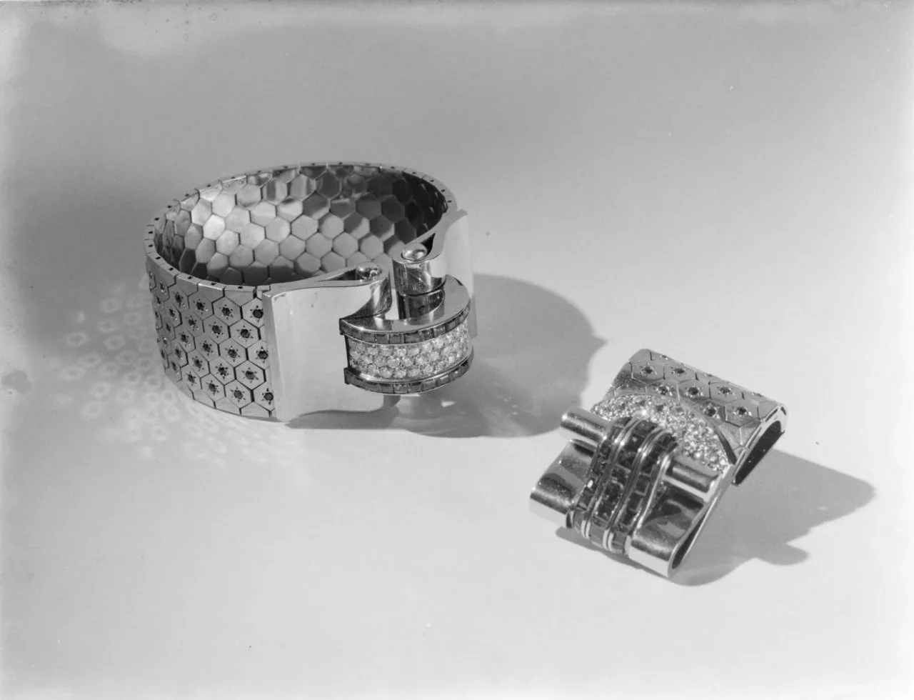 Archival plate of a Van Cleef & Arpels Ludo Hexagone bracelet and matching clip