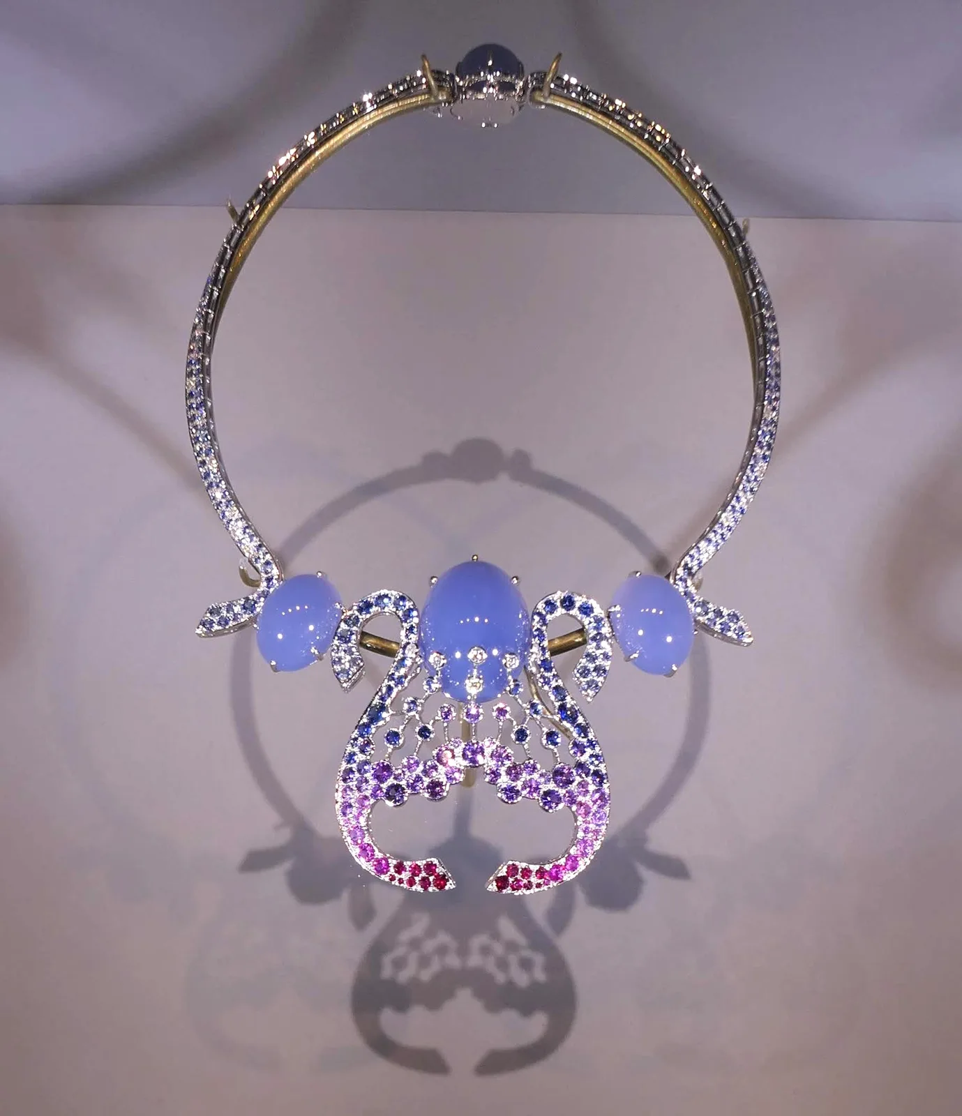 Van Cleef & Arpels at the neck